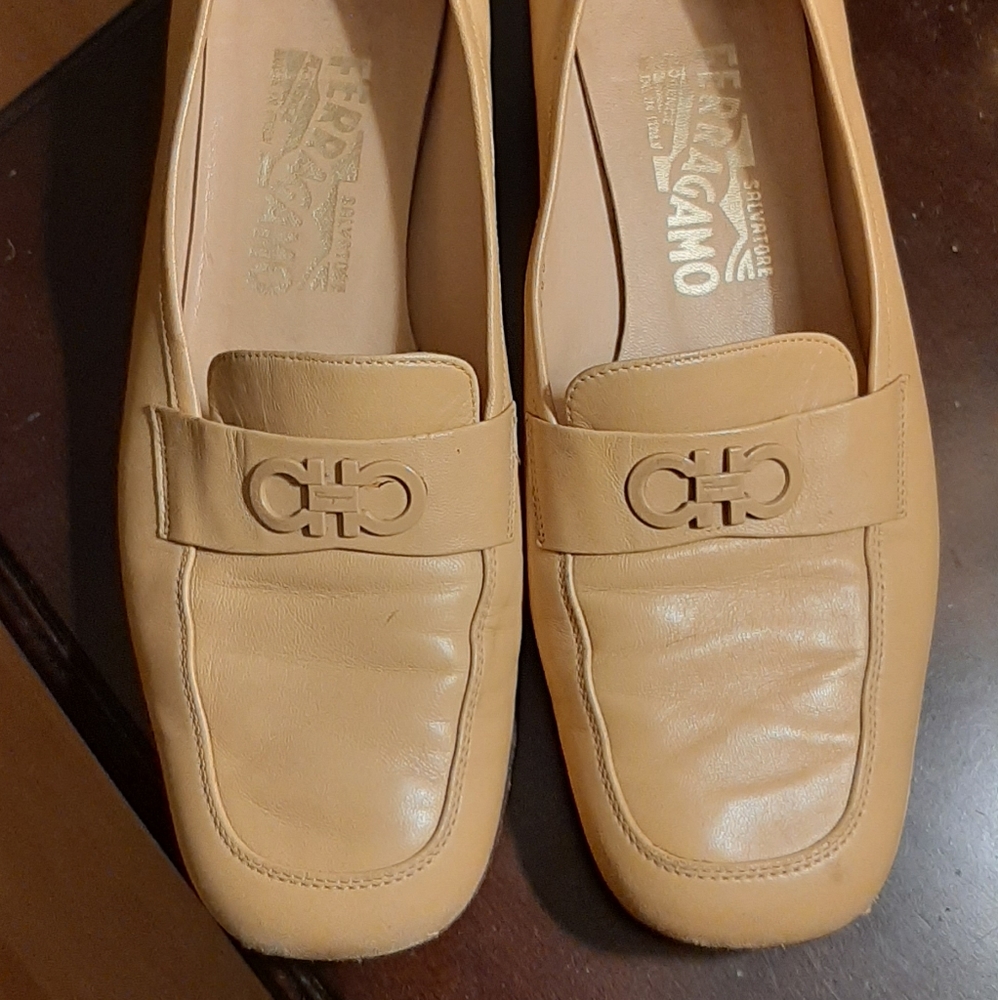 Salvador Ferragamo loafer women 9B